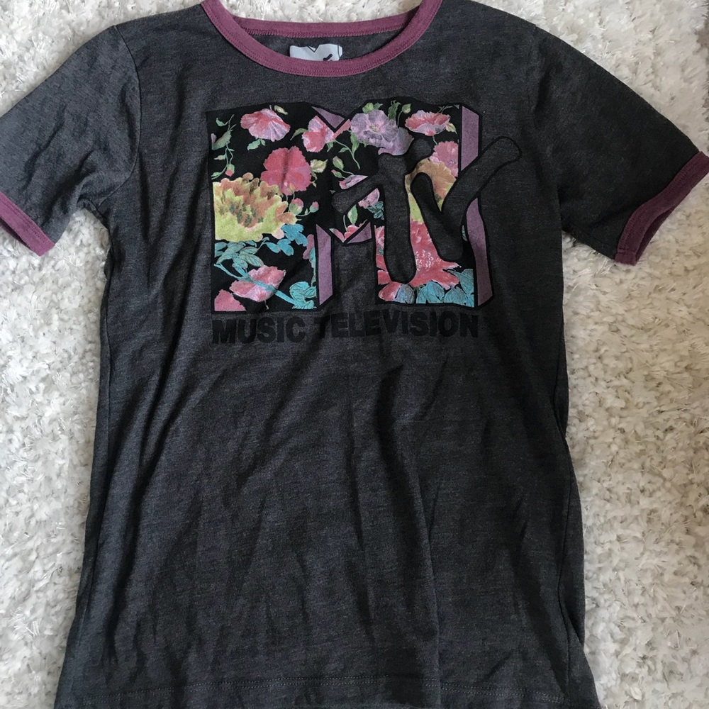 graphic tee